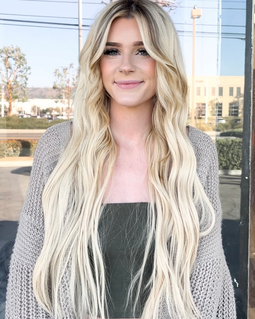 +24” inches 🙈 
this install today was everything 🕺 
thank you @bellamihair for the best hair