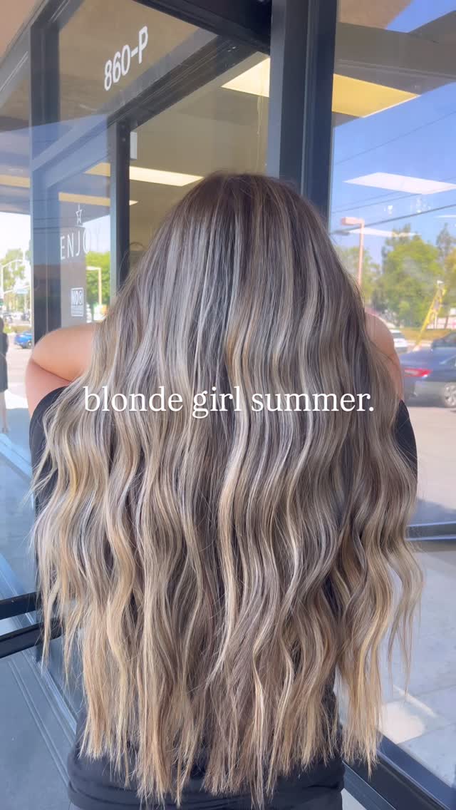 +blonde girl summer = hot girl summer🌴

#blonde #ochair #ochairstylist #livedinhair #hair #extensions #blondehair #blondme #blonderandblonder