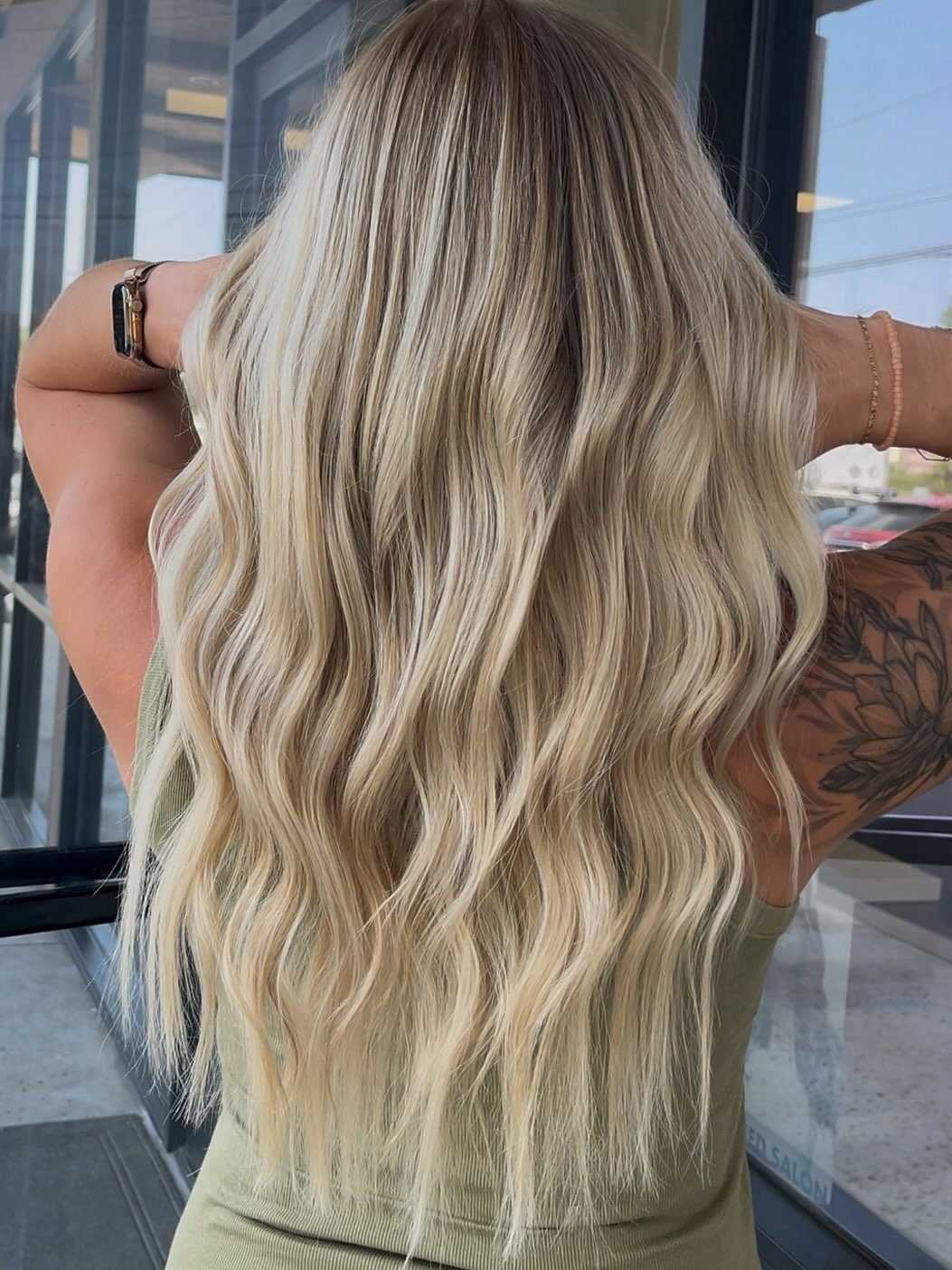 +18” weft install 
3 different shades of blondes to make the perfect blend 😍 
@thehairshopinc has the best hair 💋🍒⚡️