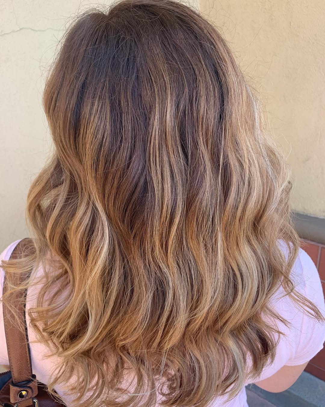 A little ☀️ on a ☁️ day. 
.
.
.
.
#hairbybrittneydubia #balayage #balayagehair #balayagehighlights #warmtones #warmblonde #summerhaircolor #summer2020 #summerhair #beachwaves