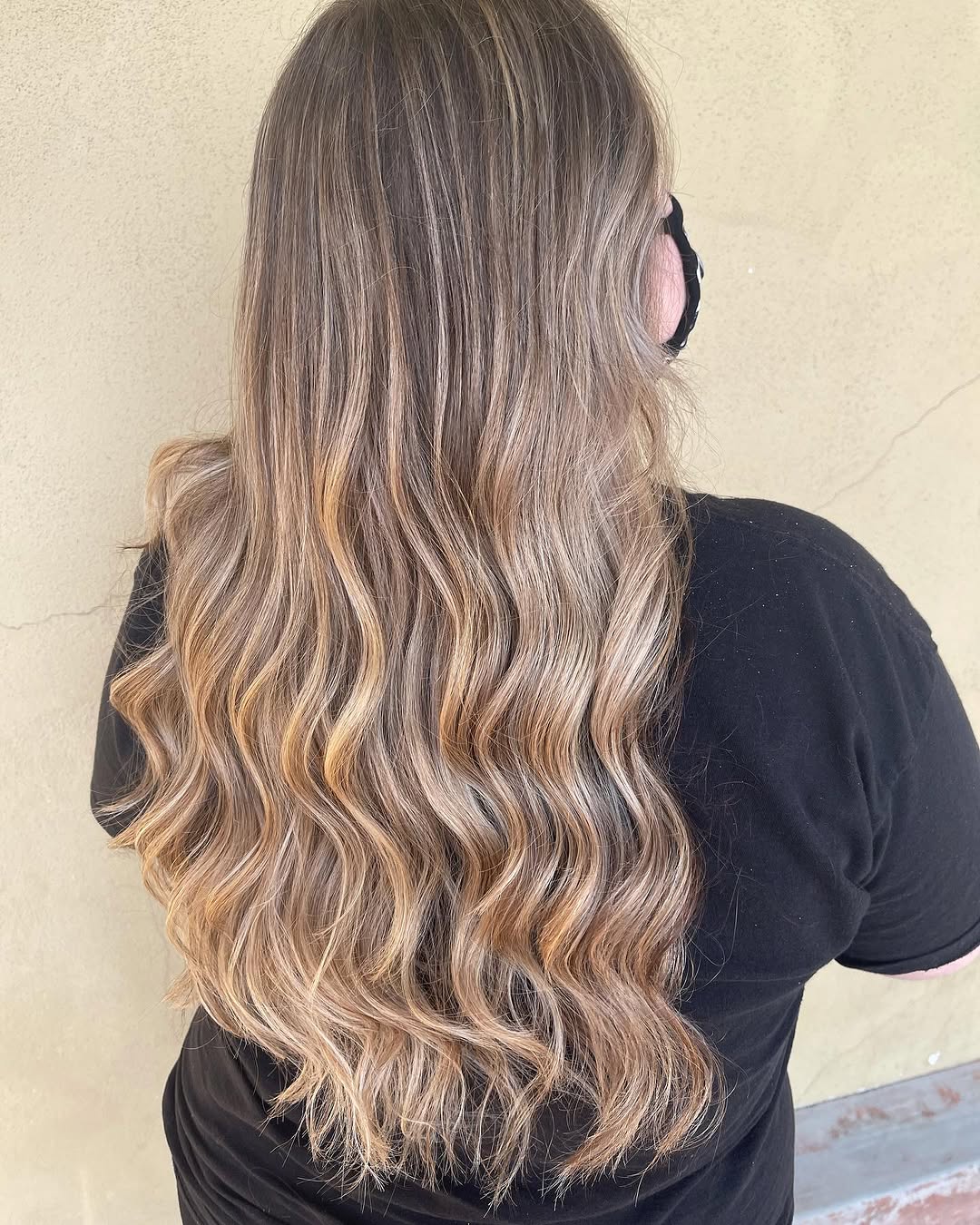 🌻 
.
.
.
#hairbybrittneydubia #balayage #balayagehighlights #balayagehair #blonde #blondie #beachwaves #highlights #babylights #babylightsandbalayage #orangecounty #fullerton #salon #salonlife #salonmidori #stylist #styling #hairstyles #hair #hairgoals