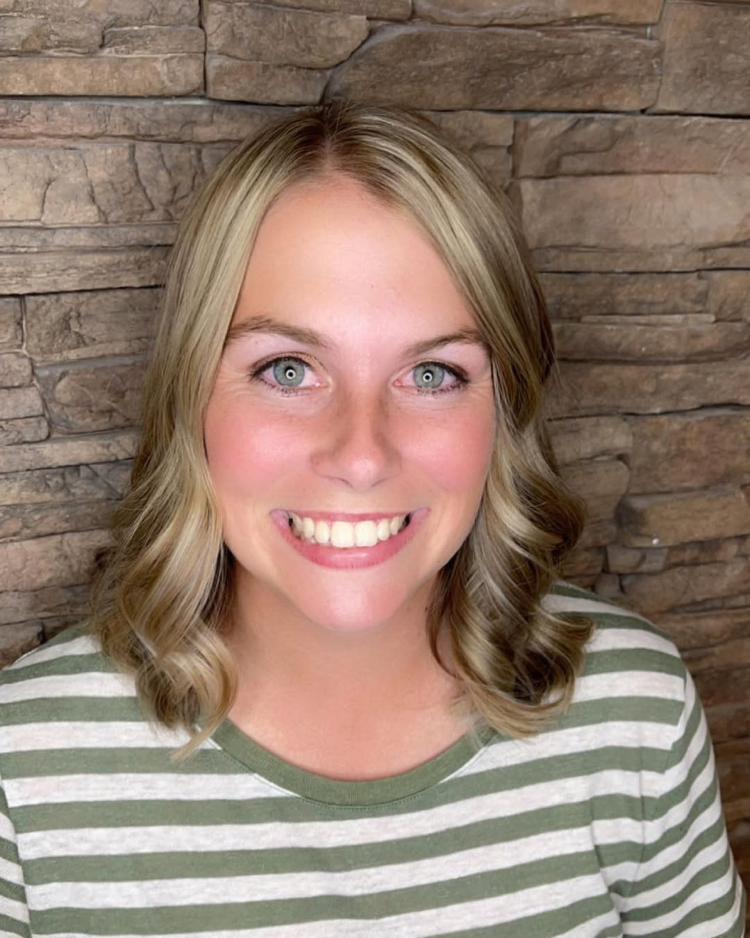 Too glam to give a damn 💃🏼
.
.
.
#salonmidori #hairbybrittneydubia #balayage #babylights #bigchop #hairstyle #shorthair #highlights #beachwaves #blonde #blondelife #glam #newbeginnings #fresh #freshstart #haircut #hairtransformation #hairtrends #trendy #hairgoals #newhair #matrix #joico #ldw #laborday #labordayweekend