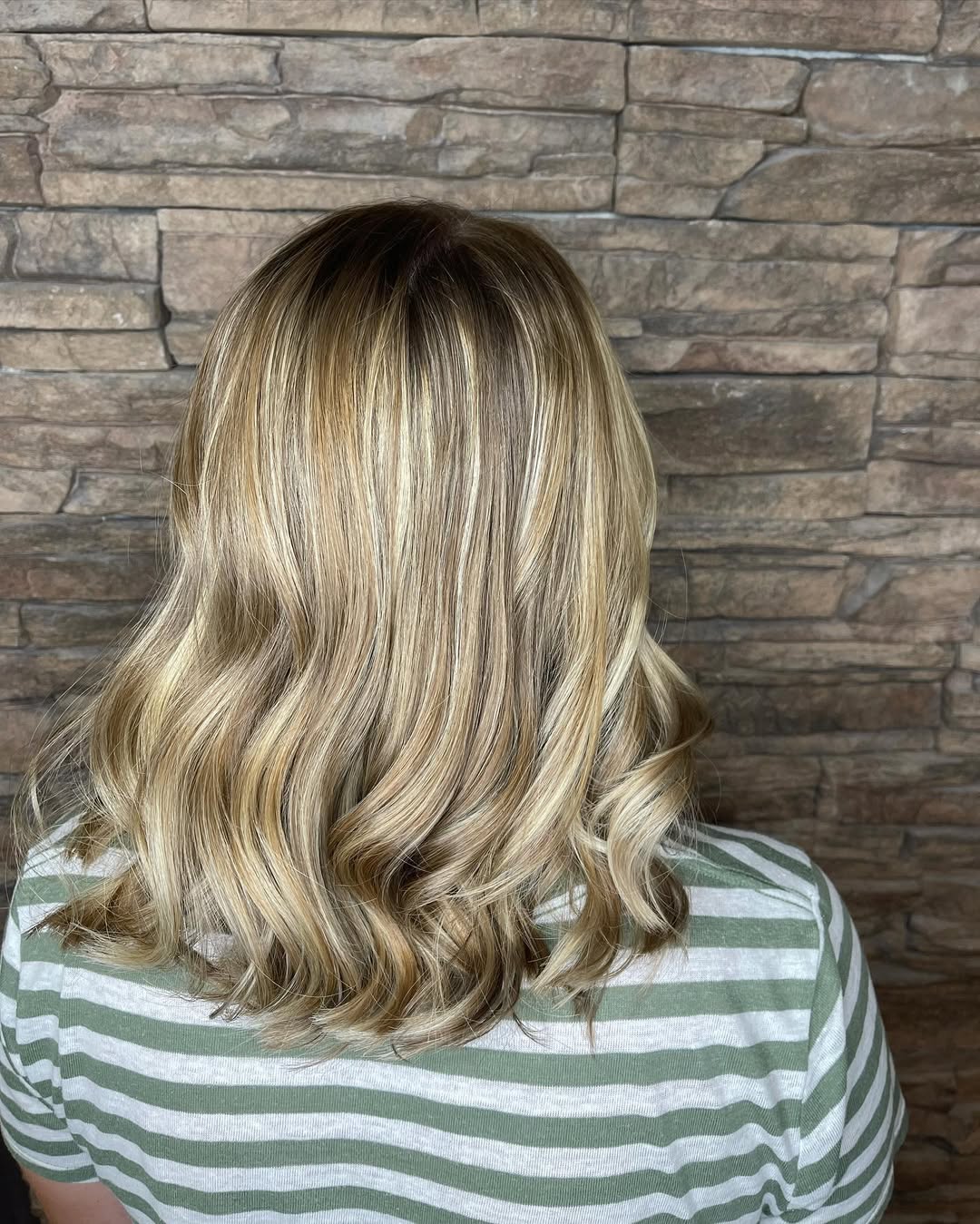 Too glam to give a damn 💃🏼
.
.
.
#salonmidori #hairbybrittneydubia #balayage #babylights #bigchop #hairstyle #shorthair #highlights #beachwaves #blonde #blondelife #glam #newbeginnings #fresh #freshstart #haircut #hairtransformation #hairtrends #trendy #hairgoals #newhair #matrix #joico #ldw #laborday #labordayweekend