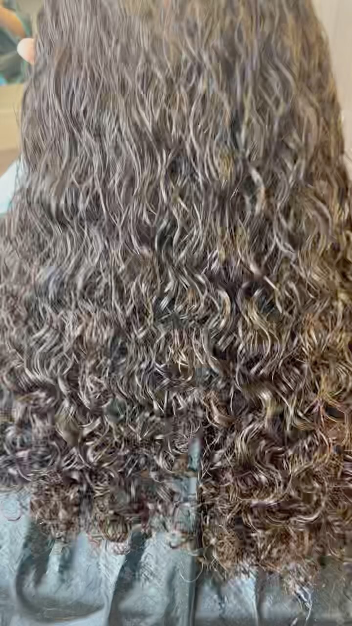 So fancy 💁🏼‍♀️
.
.
.
#fancy #curlyhair #straighthair #curlykids #kidshair #oc #orangecounty #hairreels #reels #reelsinstagram #natural #hair #hairstyles #salon860west #hairbybrittneydubia