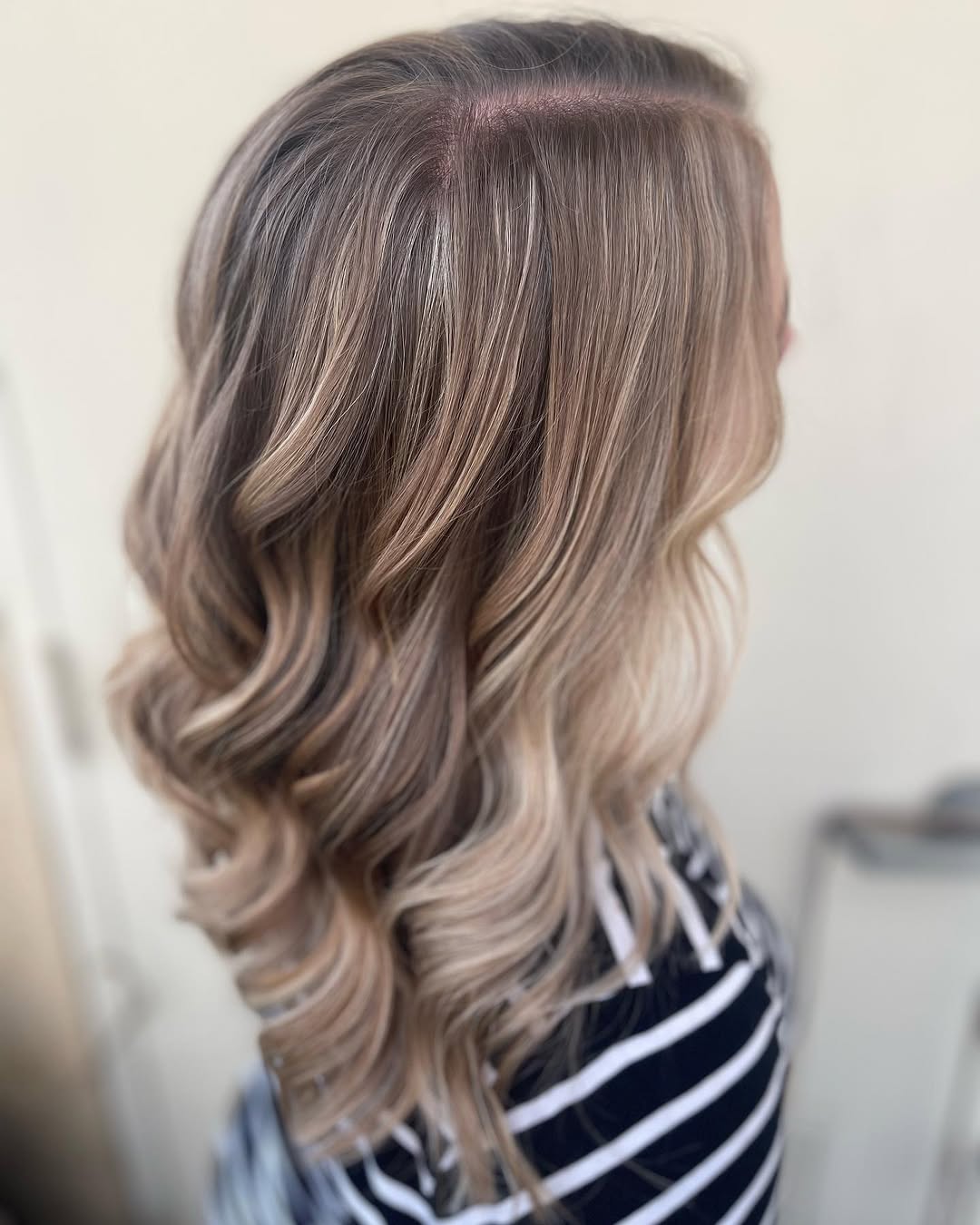 Only 7 more Fridays until Christmas! 🎄
.
Make sure to book your appointments!
.
.
#salon860west #holidayseason #christmas #hair #holidayhair #orangecountyhairstylist #orangecounty #brea #balayage #babylights #hairstyles #hairinspo #blondebalayage #blondhair #curls #waves #beachwaves #moneypiece #matix #lightmaster #colorsync