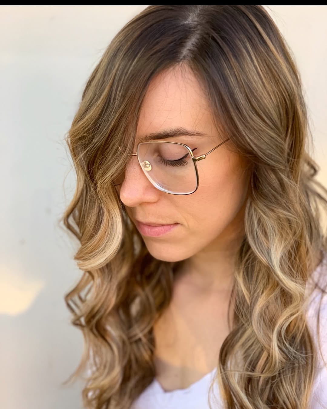 Balayage Refresh! ♻️ That’s the beauty of low maintenance color. Guests can go longer between color services...which makes it easier on the hair & the wallet. Plus, it’s just plain beautiful! 😍