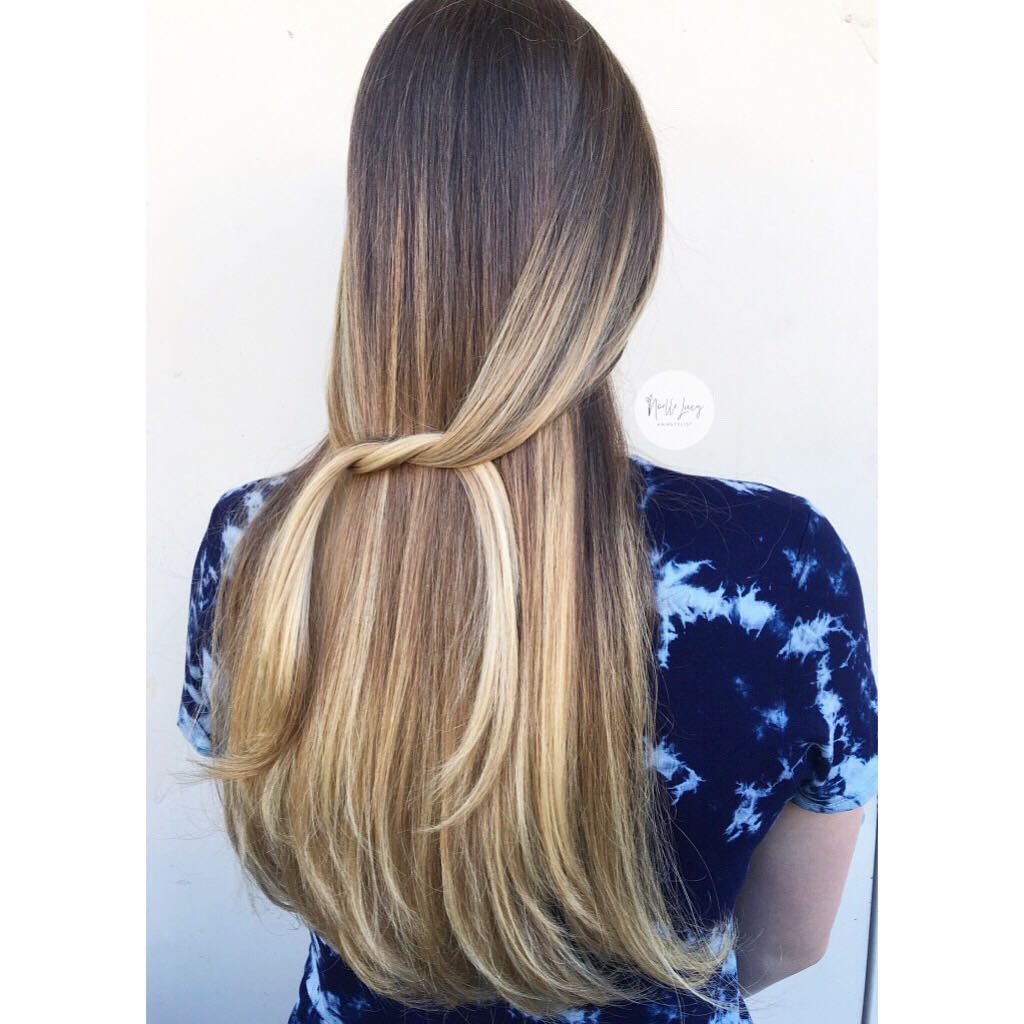 Another lived in Color Win! 🙌🏼 6 months later and all this Doll needed was a trim and a tone. Too busy to get into the salon every few week? Well a "Rooty" Color just may be the answer for you! 😉 Book today! (562) 665-8260 .
.
.
#hairbynoellelucy #balayage #balayageombre #balayagehighlights #livedinhair #livedincolor #matrix #brea #yorbalinda #fullerton #lahabra #placentia #whittier #ocstylist #blondebalayage #blonde #hairinspo #hairoftheday #salonpick #showmethebalayage #licensedtocreate