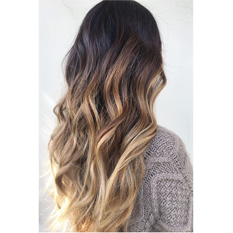 That Seamless Balayage Blend tho...👌🏼 I’m kind of obsessed with the fact that she has 3 distinct shades in her hair, yet it blends to perfection. #hairbynoellelucy