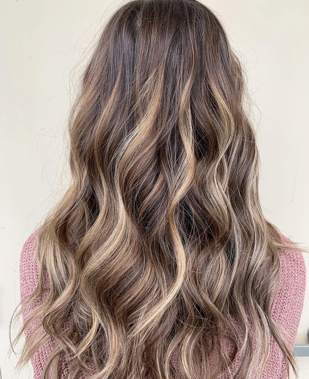 Daydreaming about those sunny Spring days...☀️ Who else is ready for some lighter hair? Call me girls 💋 (562) 665-8260