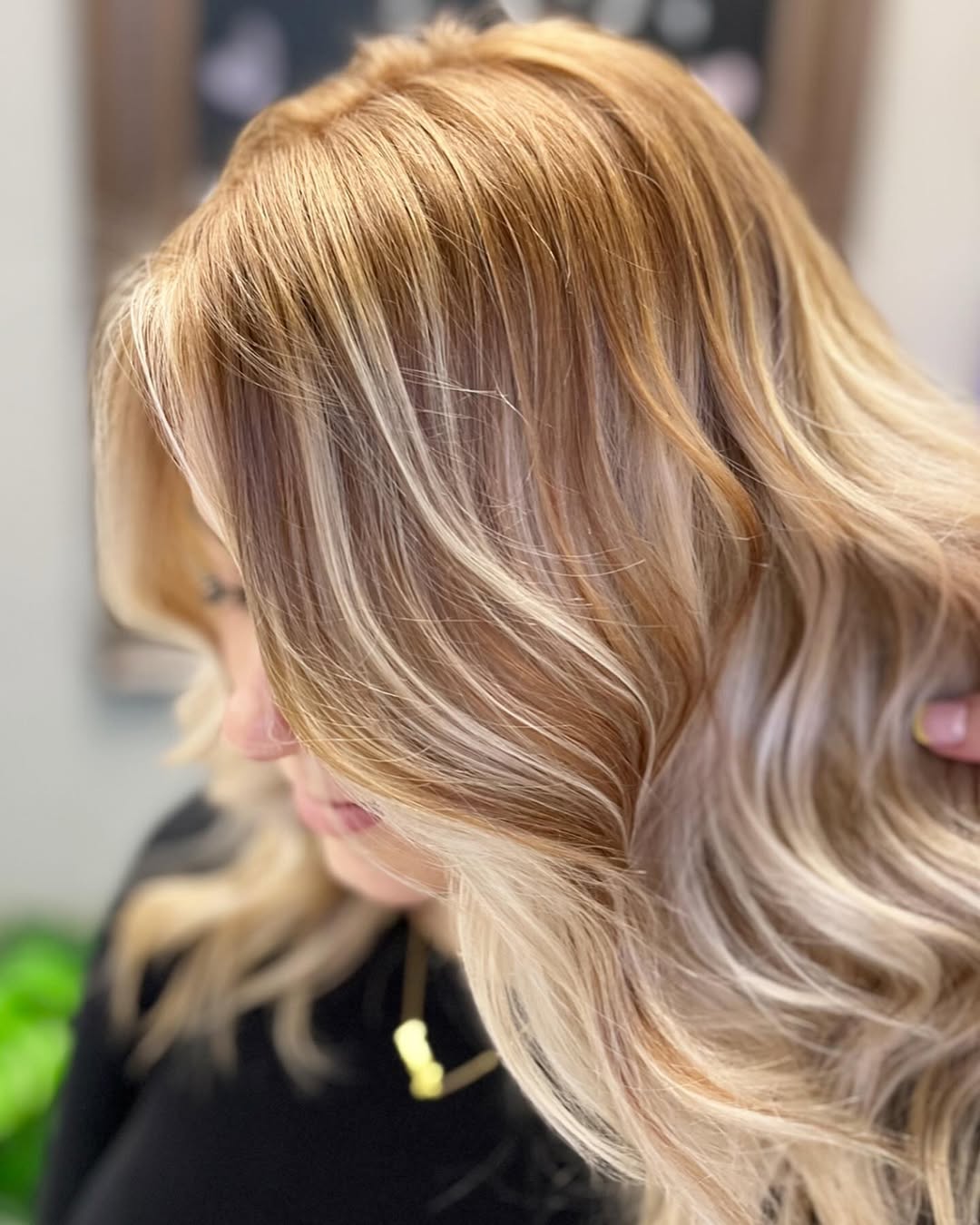Cowgirl Copper...but keep it blonde! 🍓 
.
.
.
#haiebynoellelucy #breahair #breahairstylist #breahairsalon #ochair #ochairstylist #orangecountysalon #orangecountyhairstylist