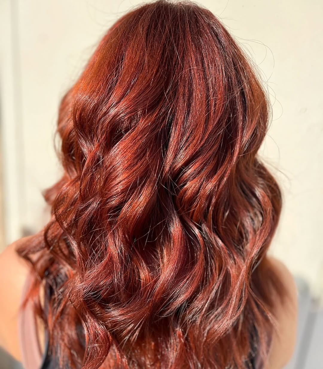 It may be cold and rainy outside...

But, this hair is coming in HOT! ❤️‍🔥
.
.
.
#copperhair #cowgirlcopper #joico #hairbynoellelucy #ocstylist #orangecountystylist #ochair #ochairstylist #orancountyhair #orangecountyhairstylist