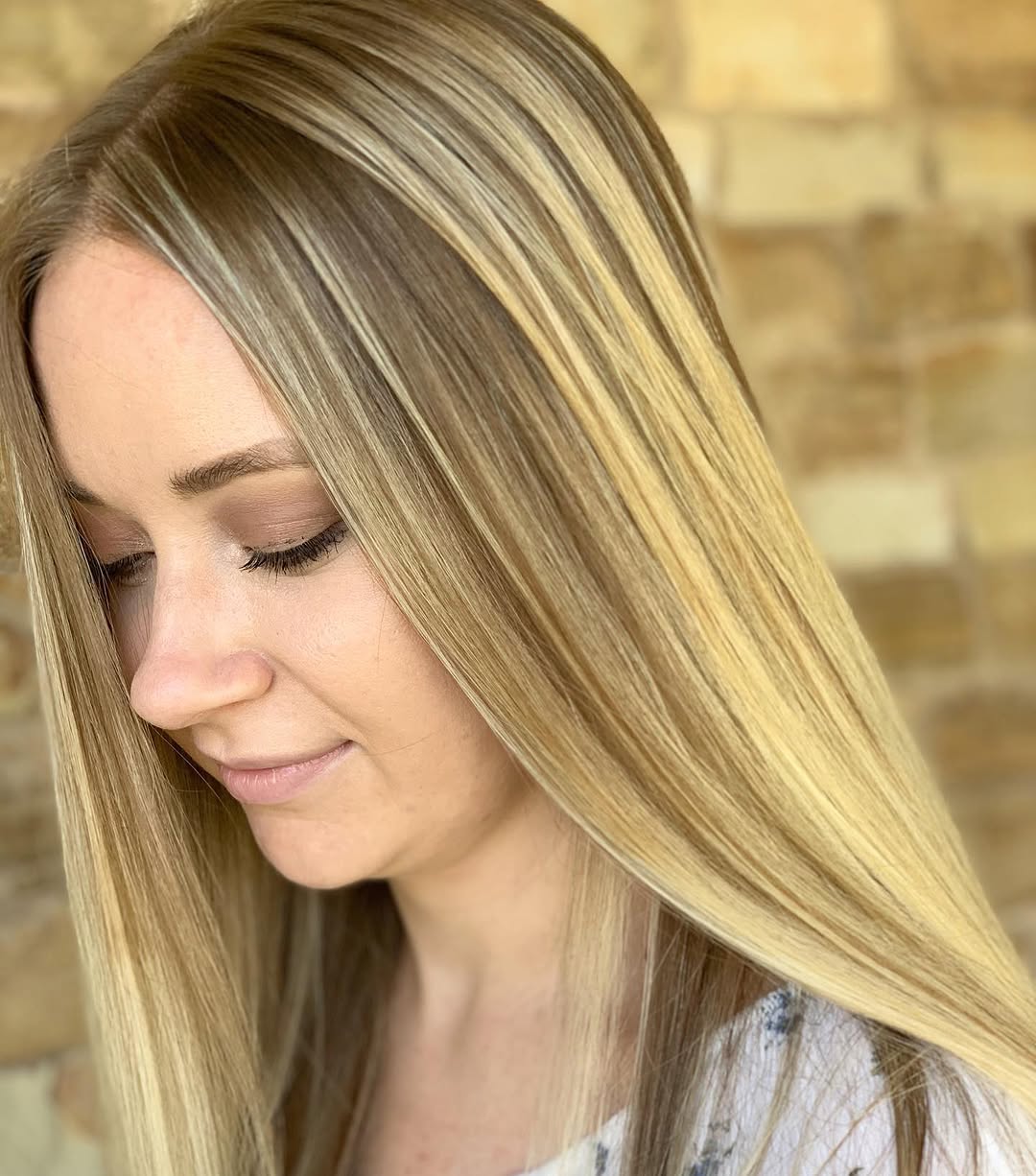 Happy Tuesdays Lovelies! So excited to be headed back into the salon this week, and can’t wait to see your smiling faces. 😘 

Also, how beautiful is this girl and her new balayage?! 
Balayaged with @Matrix New Light Master with Bonder Inside.