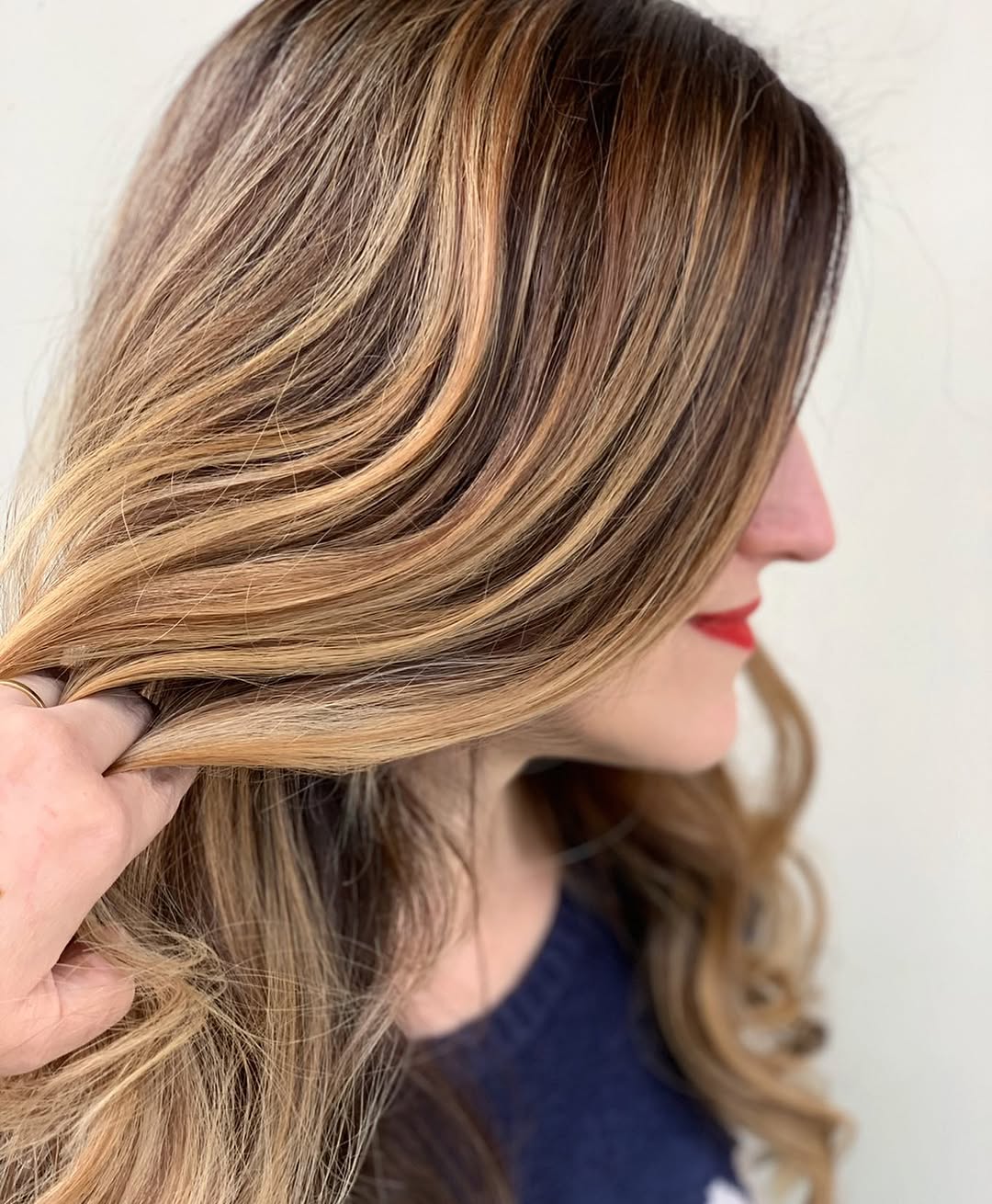 Caramel Dreams ⚡️

This warm natural balayage is what dreams are made of, am I right? 

Balayaged and Glazed with @matrix 
.
.
.

#hairbynoellelucy #dimensionalbrunette #ocbalayage #ocbalayageartist #ochair #ochairstylist #orangecountyhair #orangecountyhairstylist #ocsalon #ochairsalon #livedinhair #bronzeblonde #caramelhair #brunettebalayage #faceframebalayage #citiesbesthairartist #showmethebalayage #matrix #matrixhaircolor #breahairstylist #brea #fullerton #yorbalinda #placentia #anaheim #anaheimhills #buenapark #lahabra #faceframebalayage #orangecountyhairdresser
