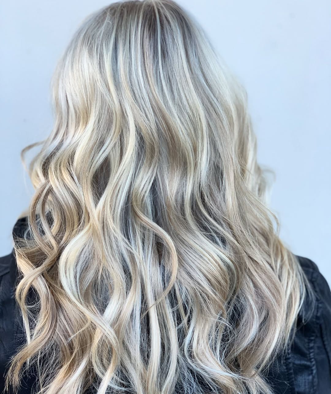 Oh Hey Blondie 👋🏼 

Ready to go lighter? 
I can get you there...😉 

Balayaged and Glazed with @matrix
.
.
.

#hairbynoellelucy #blondehair #Platinumblonde #moneypiece #ocbalayage #ocbalayageartist #ochair #ochairstylist #orangecountyhair #orangecountyhairstylist #ocsalon #ochairsalon #livedinhair #bronzeblonde #caramelhair #blondebalayage #faceframebalayage #citiesbesthairartist #showmethebalayage #matrix #matrixhaircolor #breahairstylist #brea #fullerton #yorbalinda #placentia #anaheim #anaheimhills #buenapark #lahabra