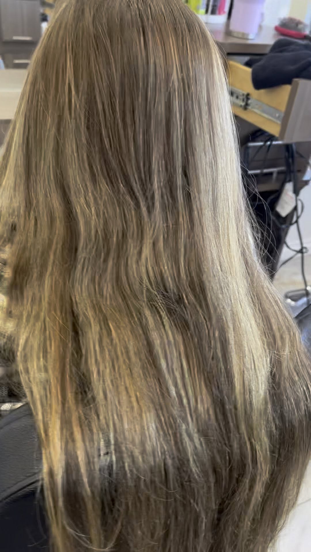 Those Baby Lights tho…🤩 
.
.
.
#hairbynoellelucy #babylights #ocstylist #ochairstylist #ochair #orangecountyhairstylist #orangecountyhair #orangecountystylist #brea #breahairstylist #breastylist #lahabra #matrix #behindthechair #orangecountysalon #ocsalon