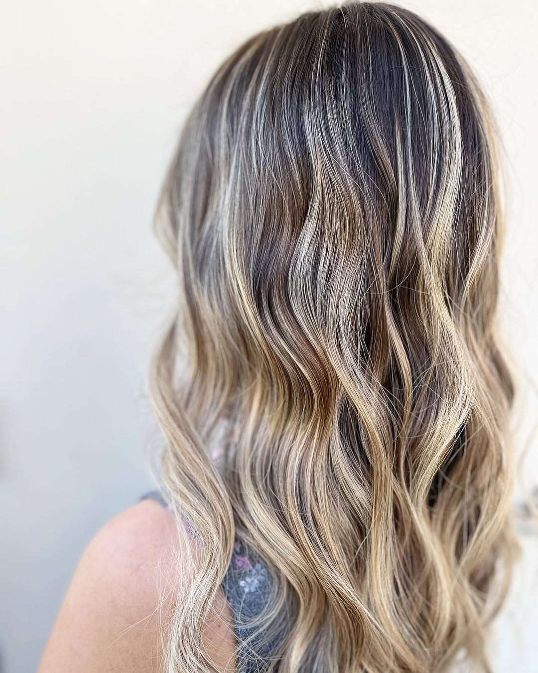 Hot Girl Summer Hair! 🌞🌊 

Who else is ready?! 👋🏼
DM or Call to Book (562) 665-8260
.
.
.
#hairbynoellelucy #balayage #balayagehair #balayagehighlights #balayageombre #ocbalayage #orangecountyhairstylist #ochair #ochairstylist #orangecountyhair #orangecountybalayage #breahairstylist #fullertonhair #fullertonhairstylist #brea #fullerton #downtownfullerton #orangecounty #placentia #anaheim #anaheimhills #summerhair #beachywaves #matrix