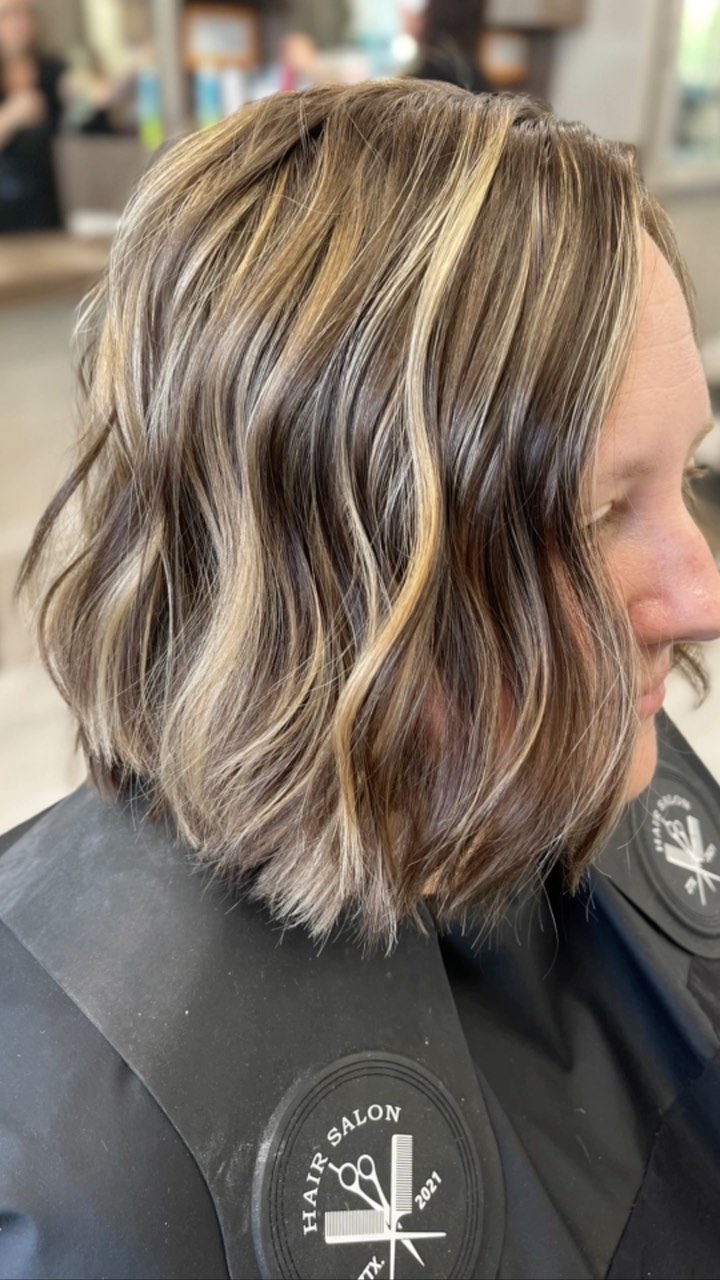 Mommy Makeover! 🎉 

A new Do, just in time for this Mama’s 1st Mother’s Day! 🫶🏼 
Anyone else adore this choppy lob?! 
.
.
.
#hairbynoellelucy #lob #mommymakeover #mothersday #mothersdaygift #mothersday2022 #ochair #ochairstylist #orangecounty #orangecountyhairstylist #orangecountyhair #ocsalon #ochairsalon #orangecountysalon #ocstylist #orangecountystylist #breahairstylist #fullertonsalon #fullertonhairstylist #ocblogger #orangecountyblogger #matrix #behindthescenes #behindthechair