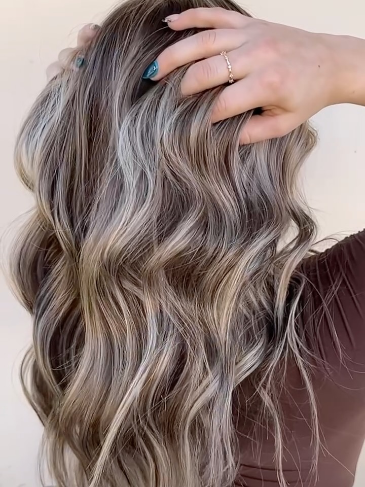 Happy Monday Dolls...long time no see! 👋🏼 

I know, I know...I'm the worst at social media. 🥴
So here I am, just checking in! I hope this week brings you so much love and laughter. I think we can all use a little of that right now. Love, laughter...and great hair!

Xoxo, Noelle 
.
.
.
#hairbynoellelucy #ochair #ochairstylist #breahairstylist #orangecountyhair #orangecountyhairstylist