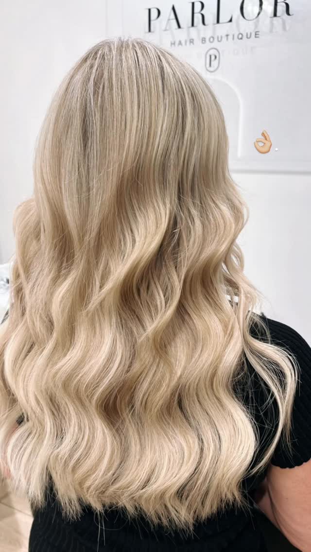 Seamless blend. Luxury length. The perfect blonde, from root to ribbon. 🎀 
.
.
.
#breahairstylist #hairbynoellelucy #ochair #ochairstylist #matrixsocolor